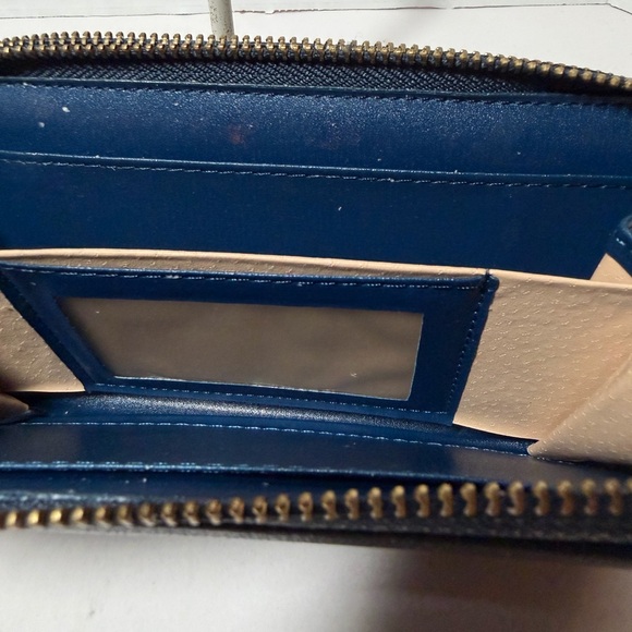 Michael Kors Wallet - Picture 4 of 8